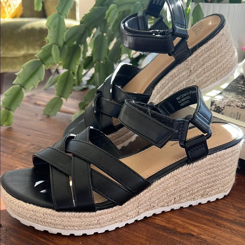 Time and Tru Black Wedge Sandals with Ankle Strap - Picture 1 of 4